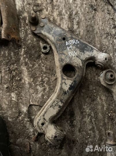 Рычаг передний правый Opel Astra H Астра Ш