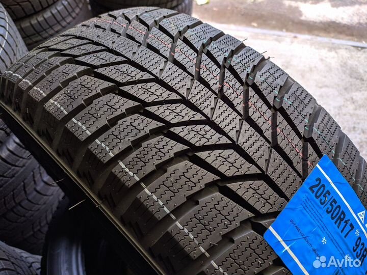 Triangle PL01 205/50 R17 93R