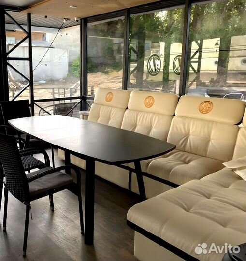 Двухпалубная яхта в аренду класса люкс