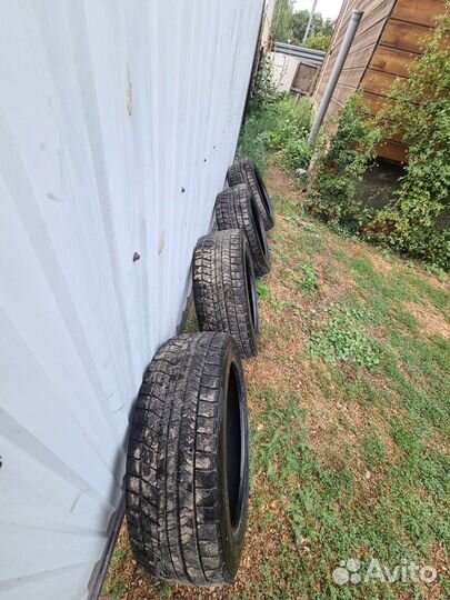 Bridgestone Blizzak VRX 235/45 R18 94S