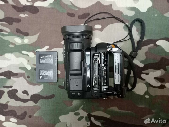 Видеокамера JVC GZ-MC500AG