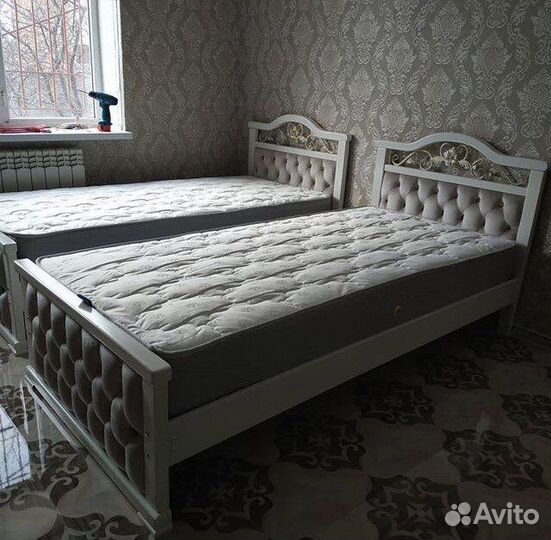 Кровать