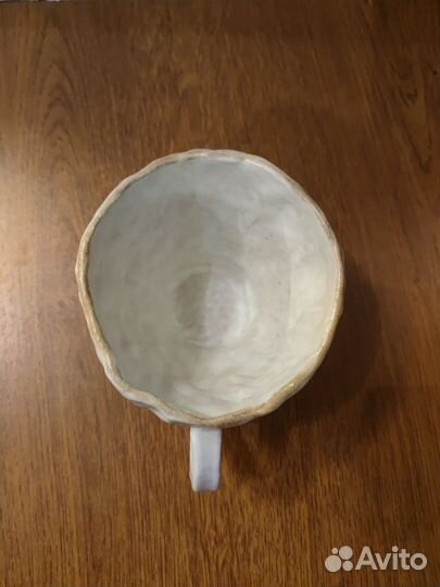 Светлая необычная керамическая чашка ручной работы