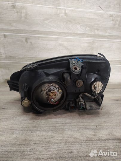 Фара правая Hyundai Santa Fe 1