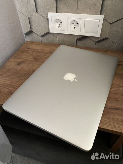 Macbook pro 15 mid 2015 i7 16/256