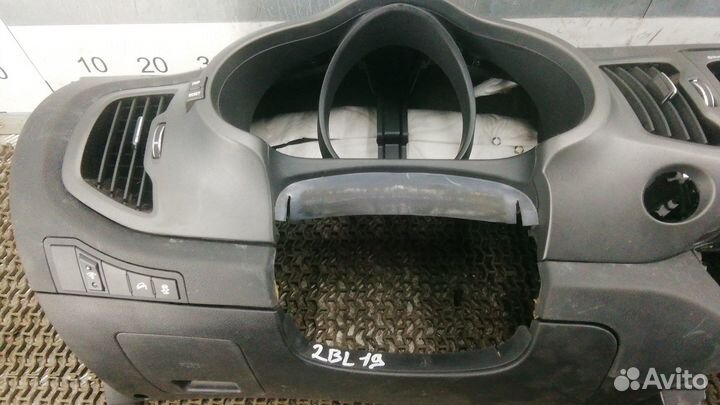 Панель передняя салона (торпедо) Kia Sportage 3