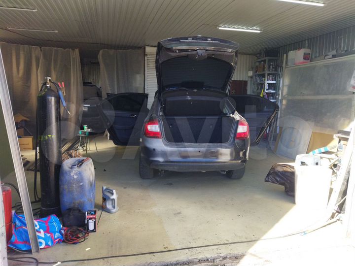 Гараж, > 30 м²