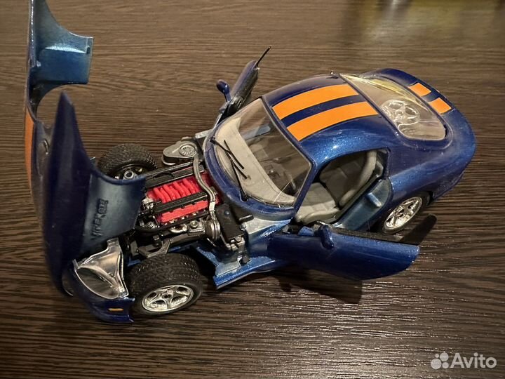 Коллекционная машинка Dodge Vier 1/24