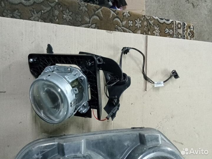 Фара ксеноновая левая Dodge Challenger 3.6 оригин