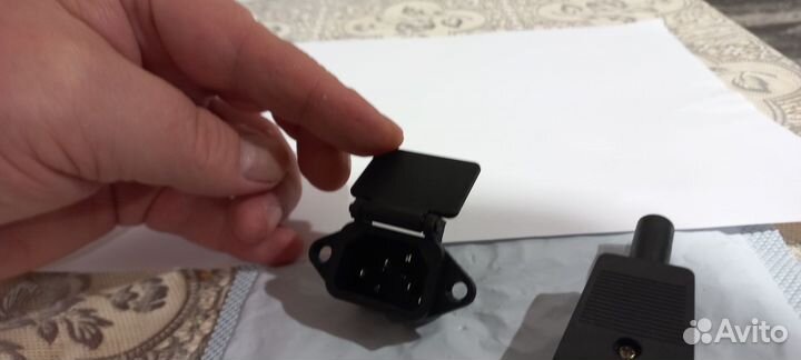 Бамперный разъём для электроподогрева двигателя