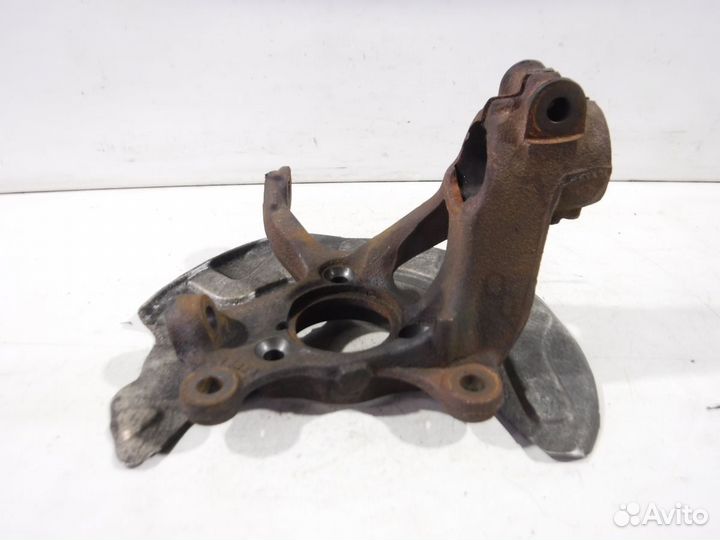 Кулак поворотный передний левый Skoda Octavia