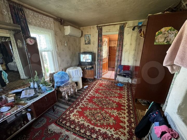 Дом 28 м² на участке 6 га