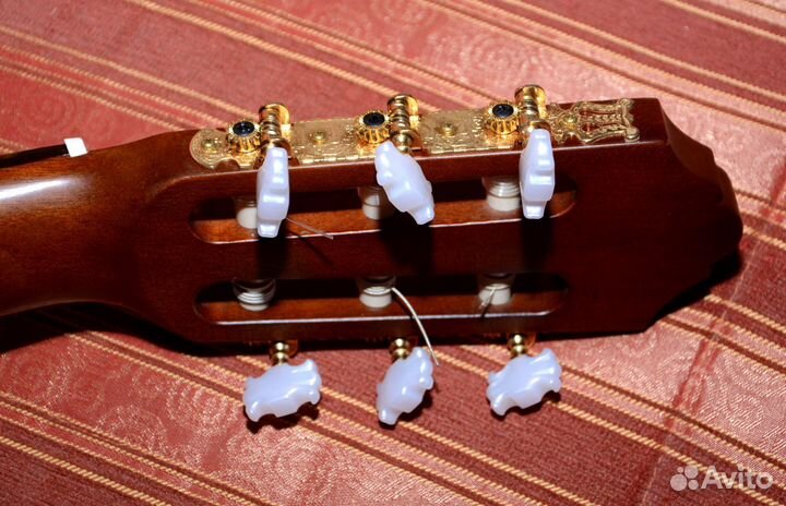 Классическая гитара yamaha