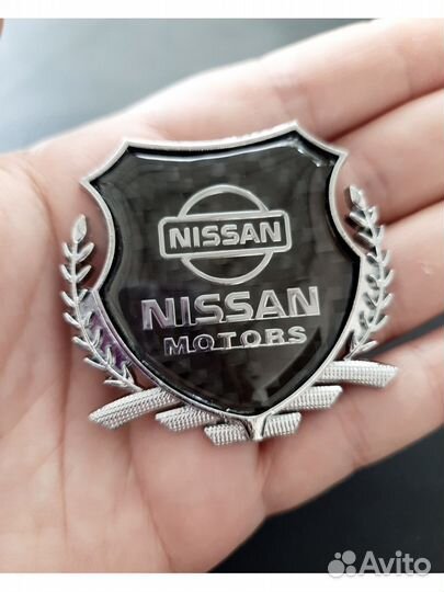 Эмблема шильдик на автомобиль Nissan