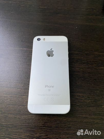Телефон iPhone SE 2016