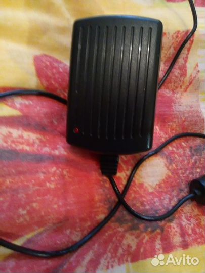 Зарядное устройство 5в-1а (тонкий штекер)
