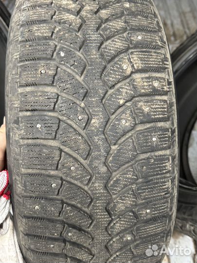 Bridgestone Blizzak Spike-01 215/55 R17 98T