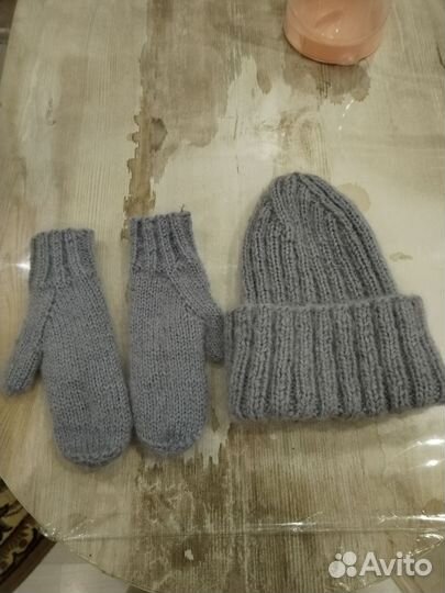 Комплект шапка и варежки женские