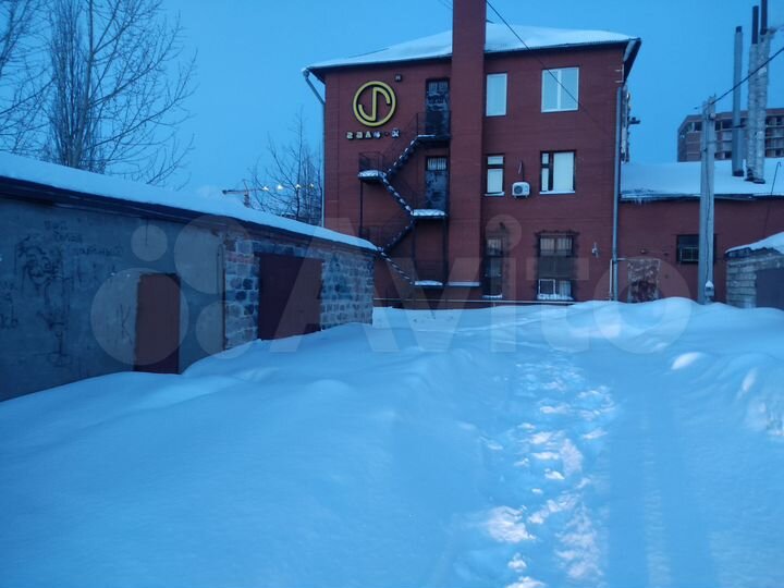 Гараж, > 30 м²