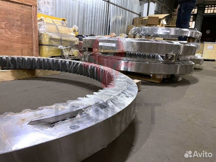 Опорно-поворотный круг Komatsu PC130-6