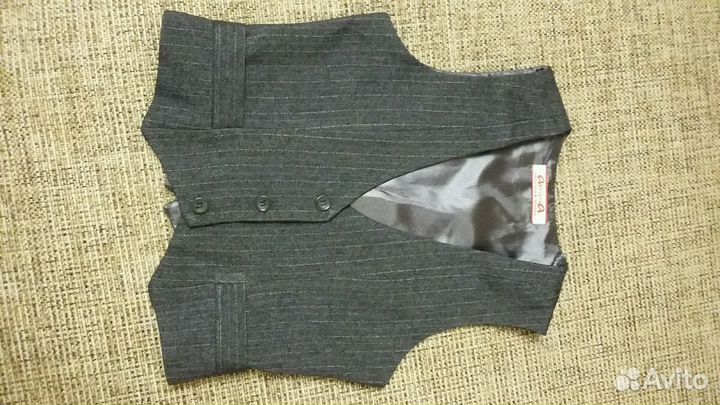 Жилет из костюмной ткани для девочки