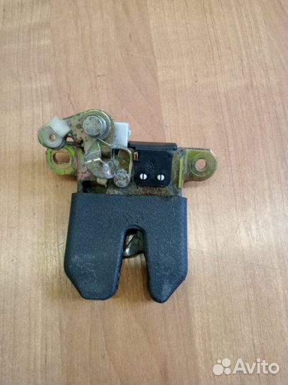 Замок багажника Volkswagen Passat B5 седан 1.8 T