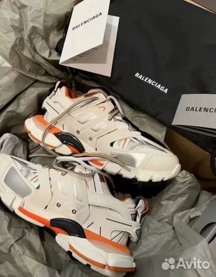 Balenciaga track