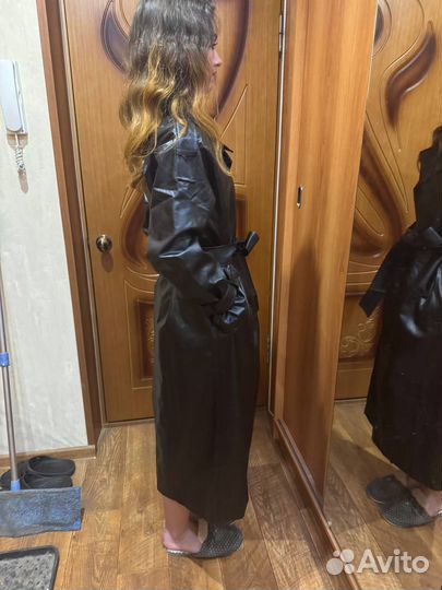 Кожаный плащ женский