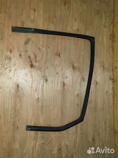 Уплотнитель стекла Ford Focus I 98-04