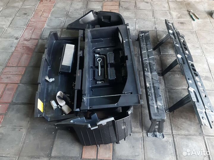 Пол багажника пластмасс Toyota Harrier Lexus