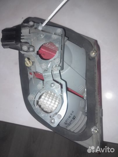 Фонарь крышки багажника Mercedes E W210