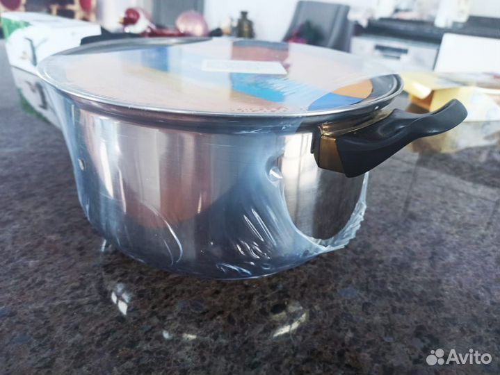Кастрюля из нержавейки 5 литров новая