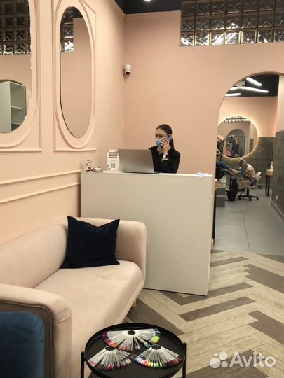 Администратор в студию ногтевого сервиса