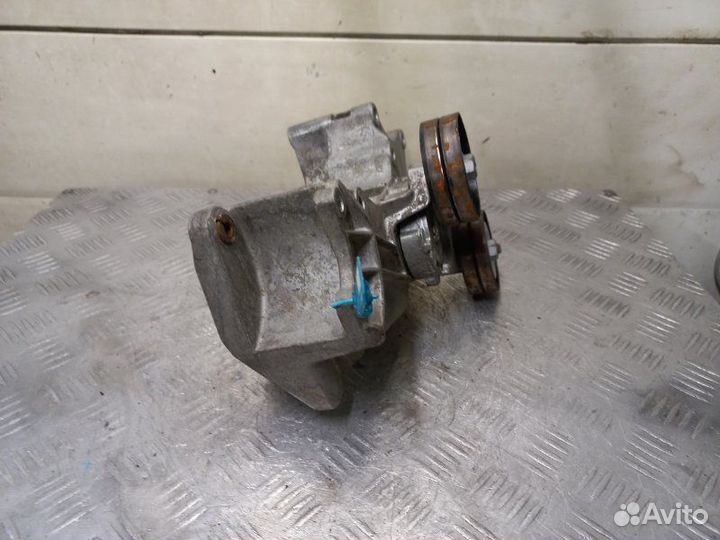 Кронштейн генератора Volkswagen Bora 1.6 16V