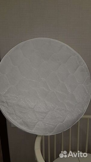 В кроватку детскую