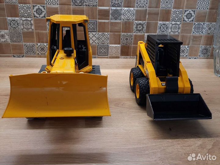 Бульдозер и погрузчик Bruder Caterpillar
