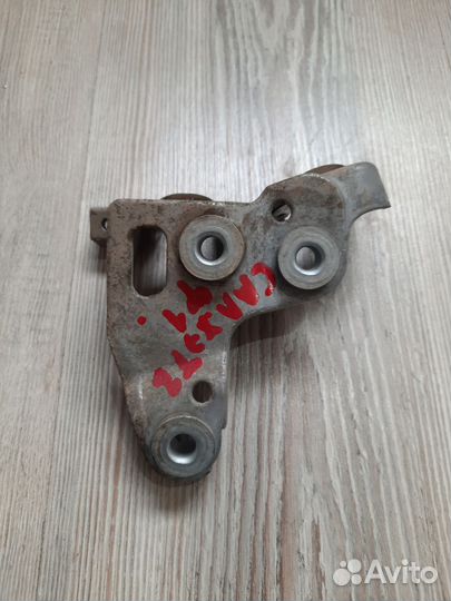 Кронштейн крепление троса кпп Hyundai solaris