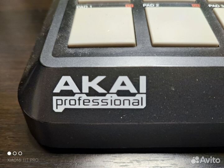 Akai midi контроллер