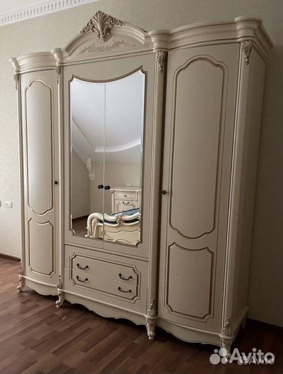 Спальный гарнитур