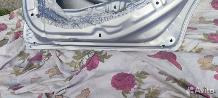 Дверь задняя правая акцент