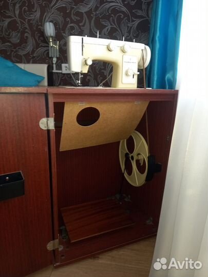 Ножная швейная машина Чайка