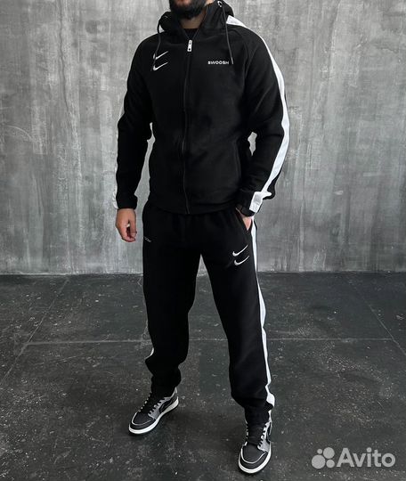 Спортивный костюм Nike Swoosh