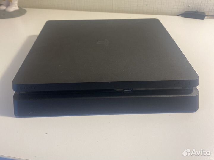 Ps4 slim 800gb + 4 игры