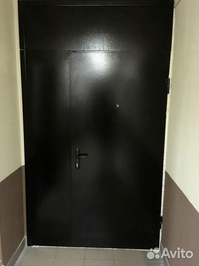 Тамбурные металлические двери на площадку