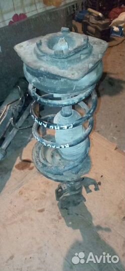 Стойка амортизатора в сборе правая Renault Clio