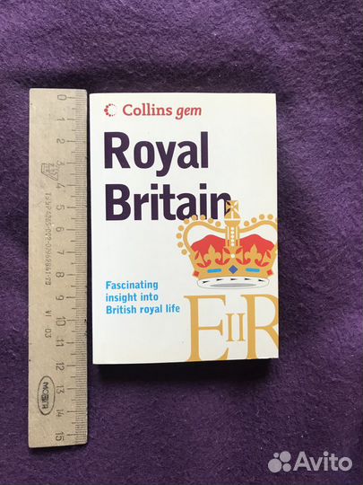 Книга о королевской семье Великобритании (англ.яз)