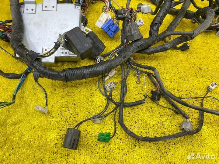 Коса под капот передняя Suzuki Jimny 145353