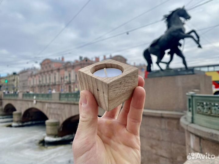 Подсвечник из дерева и эпоксидной смолы