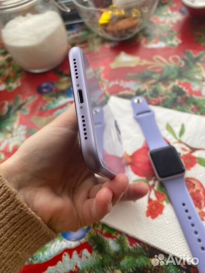 Телефон Apple 11 и Apple Watches ch 3 38 mm