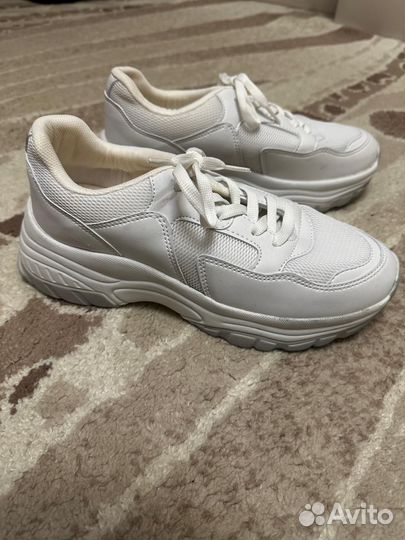 Кроссовки женские новые 39